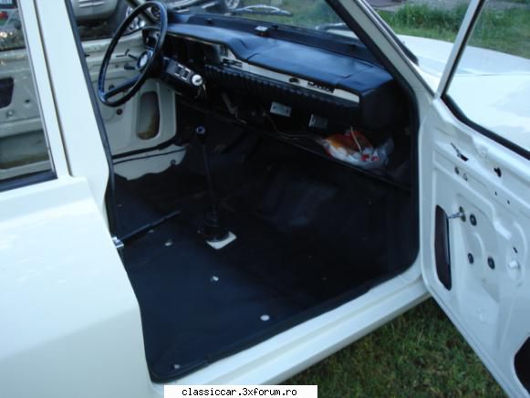 Dacia - interior ...covoarele ei originale ca noi - Prezentare masini
