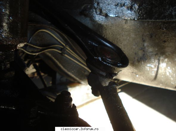 Dacia 1310 TLE 1990 din remat - tuburile de fr�n� de pe lonjeron sth fat� - Prezentare masini