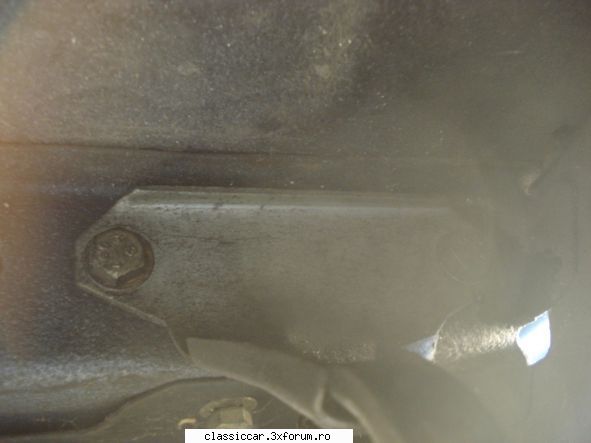 Dacia 1310 TLE 1990 din remat - detakiu unterior suruburi de fxare suport de bar� - Prezentare masini