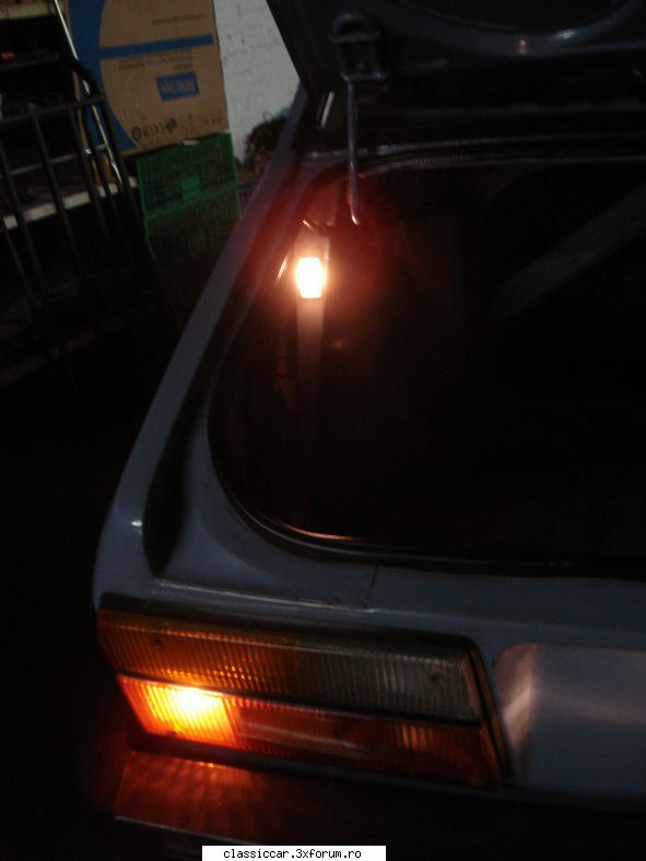 Dacia 1310 TLE 1990 din remat - tot si la becul de iluminare portbagaj (era ars) - Prezentare masini
