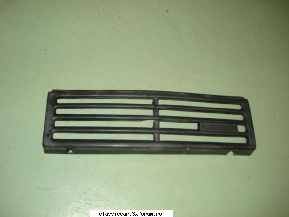 Dacia 1320 - masca radiatorului de asemenea e cr�pat� in 6 - Prezentare masini