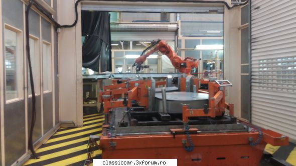 Dacia, 50 de ani �n inimile romanilor - Brat robotic ce lucreaza in presaj - Arhiva evenimente 2018