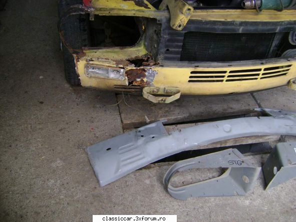 Dacia Galbena - 1976 - Si capetele de la fusta fata is ciuruite. Alea au - Reconditionari si Restaurari