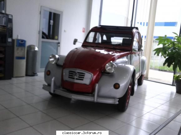 De prin Arges - Un 2cv frumos la reprezentanta citroen Pitesti ! - Am vazut prin Romania