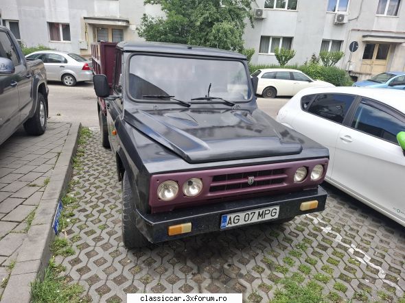 De prin Arges - Un Aro 320 (cred), surprins prin Pitești. �l - Am vazut prin Romania