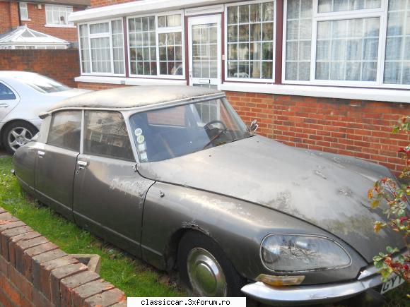 De prin Londra - Un citroen epava - Din lumea larga