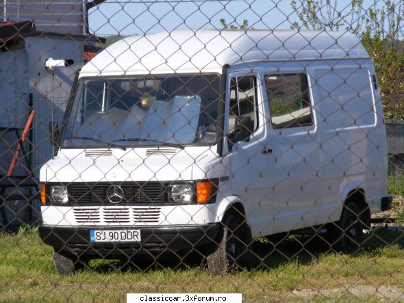 De prin orasul meu Simleu Silvaniei , masini vechi - Un fumos Mercedes 310 alb =D - Am vazut prin Romania