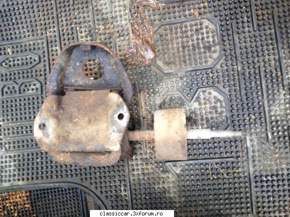 Dezmembrez Dacia 1300 - Tampon motor cu contragreutate, 40 lei - Vanzari  piese si accesorii