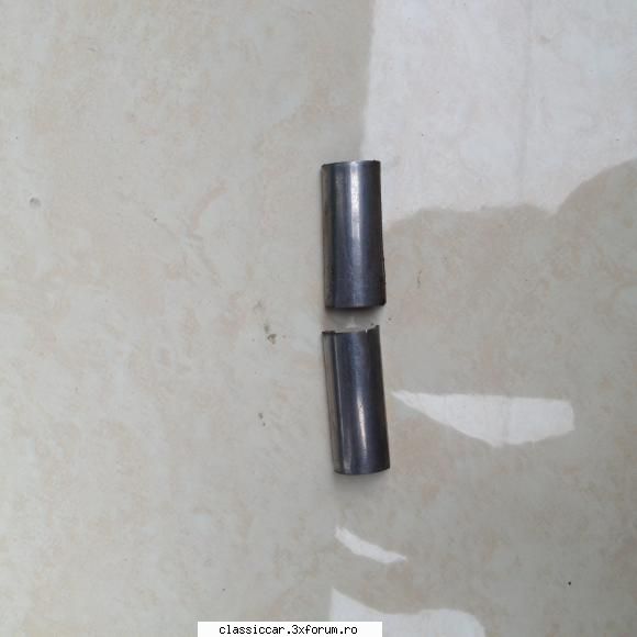 Dezmembrez Dacia 1300 - Ornamentele streasina ( piesele mici din centru) - Vanzari  piese si accesorii