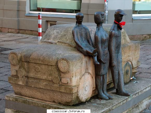 Din Germania - Iar in Zwickau Trabantul exista chiar si sub - Din lumea larga