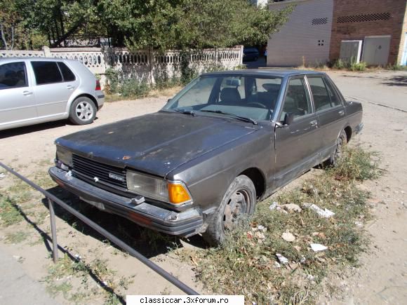 Din Severin - asta cica ar fi datsun, pare abandonat - Am vazut prin Romania