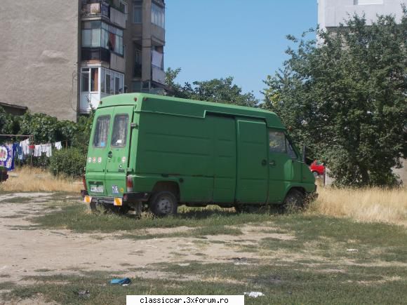 Din Severin - o duba abandonata intre blocuri - Am vazut prin Romania