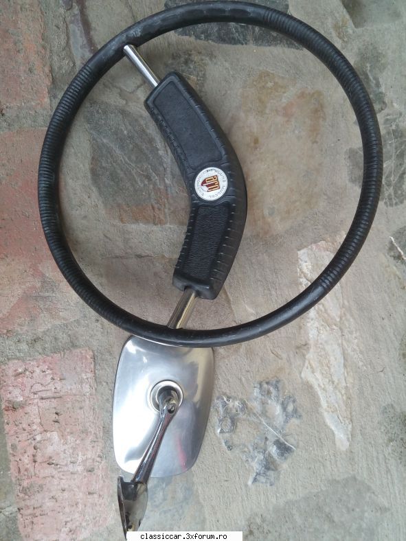 Diverse piese - volan ARO si oglinda ARO oglinda este ok petele - Vanzari  piese si accesorii