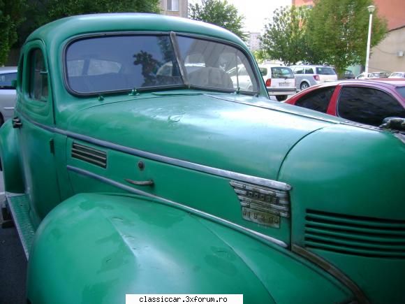 Dodge Sedan 1939 in Bucuresti - am observat ca stergatoarele ,le are jos,primele - Am vazut prin Romania