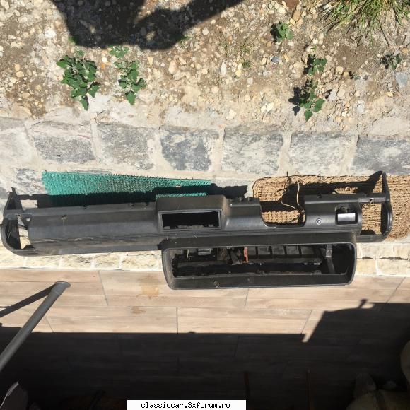 Donez plansa bord VW Golf 1 - Donez plansa bord VW Golf 1 din 1980, model 4 usi - Donatii piese si accesorii