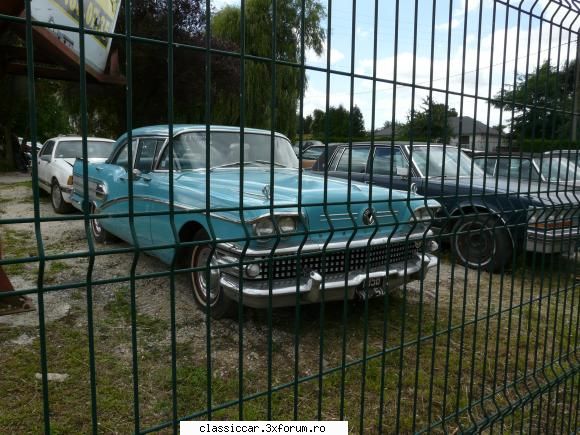 Drumetii cu doisprezecele - un parc de masini din State intalnit pe N4 - Drumetii prin Mioritic
