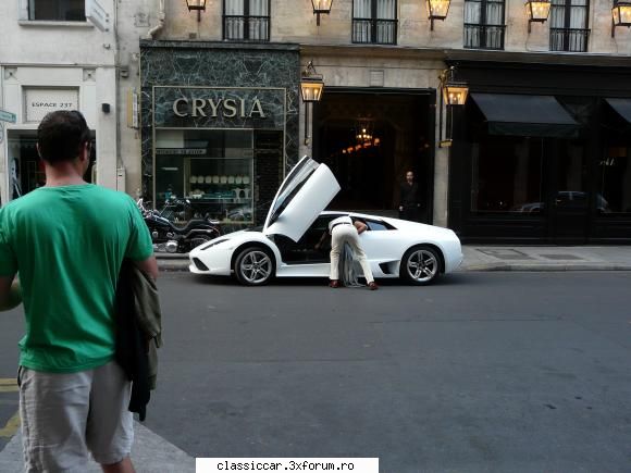 Drumetii cu doisprezecele - Lamborghini parcat in apropierea Hotelului Ritz - Drumetii prin Mioritic