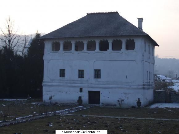 Drumetii cu saispele - Culele de la Maldaresti Cula este o casa - Drumetii prin Mioritic