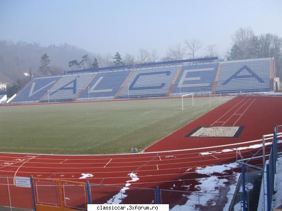 Drumetii cu saispele - In drum am trecut si pe langa stadionul din Rm - Drumetii prin Mioritic