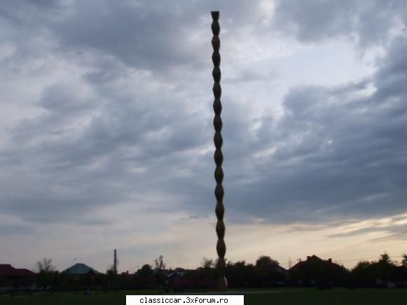 Drumetii cu saispele - coloana infinitului din Targu Jiu merita vizitat - Drumetii prin Mioritic