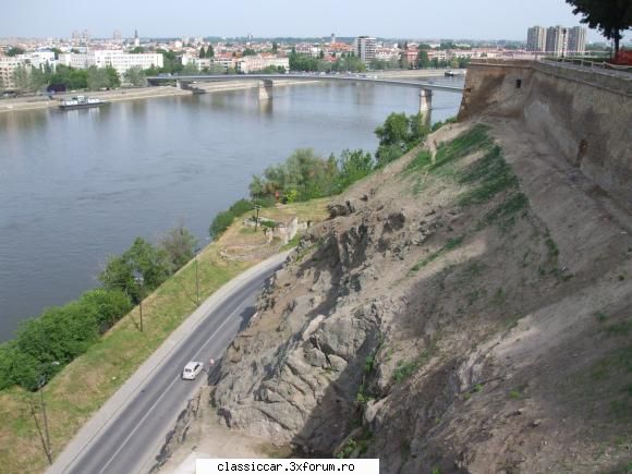 Drumetii cu saispele - panorama cu Novi Sad si Dunarea vazut de pe cetate - Drumetii prin Mioritic