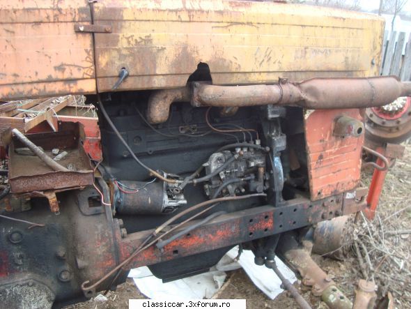 Epava tractor UTB650 - De la motor lipseste radiatorul de ulei, filtre - Sfaturi de cumparare