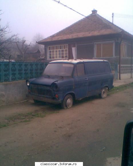 Epave sau nu, cu siguranta vechi intalnite pe meleagurile tarii - un camioneta ford - Am vazut prin Romania