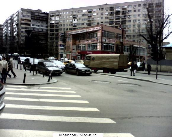 Epave sau nu, cu siguranta vechi intalnite pe meleagurile tarii - Camion ROBUR surprin - Am vazut prin Romania