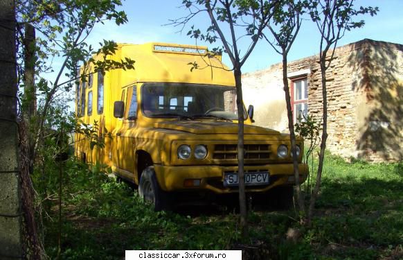 Epave sau nu, cu siguranta vechi intalnite pe meleagurile tarii - Un ARO "scolar" �n S - Am vazut prin Romania