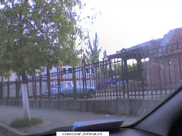 Epave sau nu, cu siguranta vechi intalnite pe meleagurile tarii - un jaguar cu numere - Am vazut prin Romania