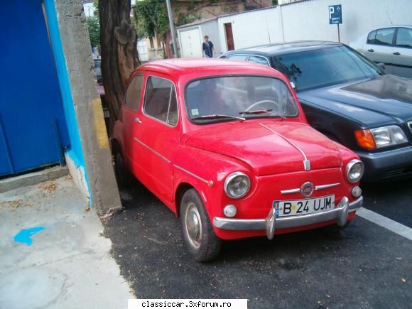 Epave sau nu, cu siguranta vechi intalnite pe meleagurile tarii - un fiat si un autobi - Am vazut prin Romania