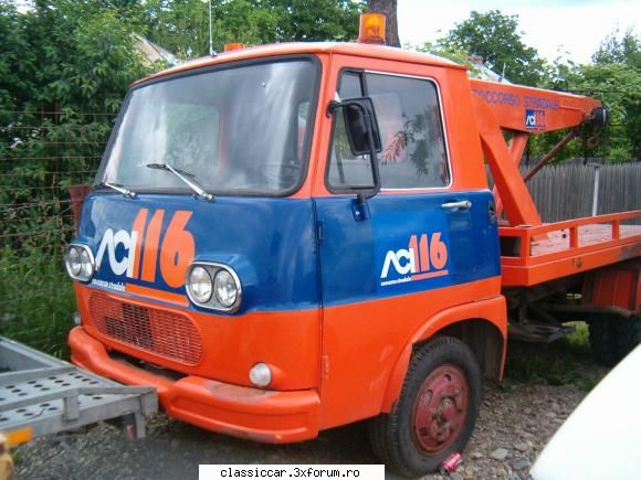 Epave sau nu, cu siguranta vechi intalnite pe meleagurile tarii - un camion neidentifi - Am vazut prin Romania