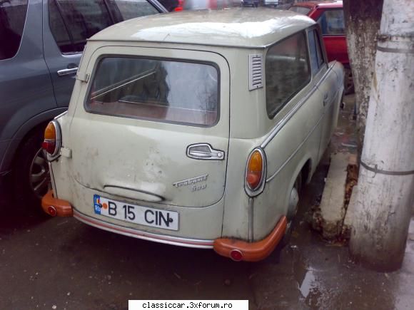 Epave sau nu, cu siguranta vechi intalnite pe meleagurile tarii - trabant combi model - Am vazut prin Romania
