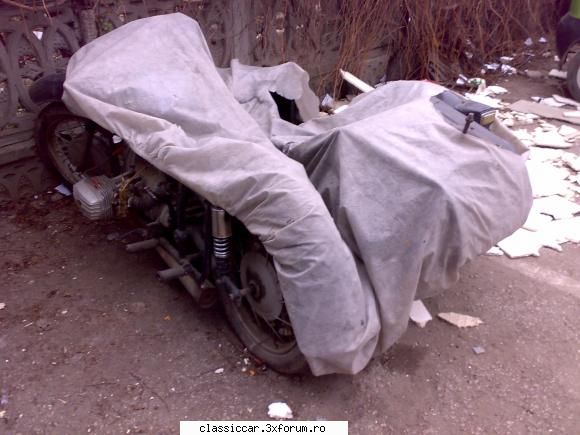 Epave sau nu, cu siguranta vechi intalnite pe meleagurile tarii - motociclete ascunse - Am vazut prin Romania