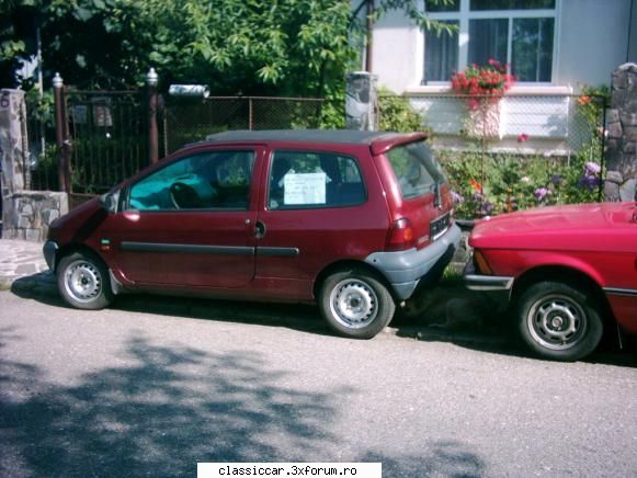 Este si in BM,daca te uiti. - 6.Estetic arata amandoua bine si bmw-ul este - Am vazut prin Romania