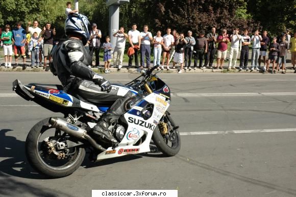 Evenimente greu de uitat. - nu era pregatit dar exersa mersul pe miini,cind - Arhiva evenimente 2009
