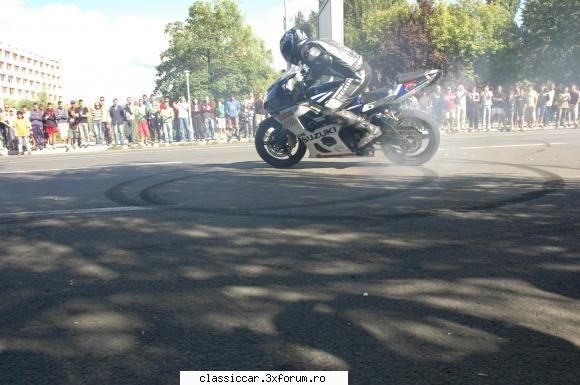 Evenimente greu de uitat. - Spectatorii sustinea cu un zgomot infernal.Cine - Arhiva evenimente 2009