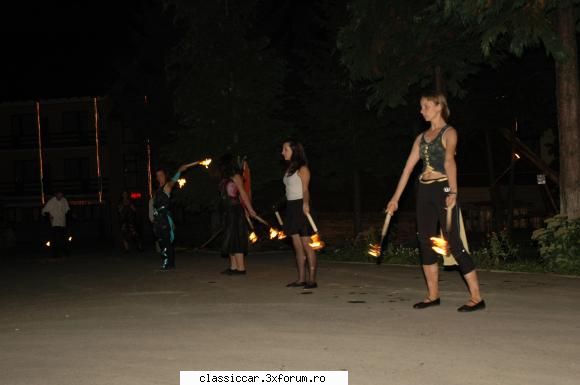 Evenimente greu de uitat. - Fiind intuneric,perfect a iesit dansul cu torte - Arhiva evenimente 2009