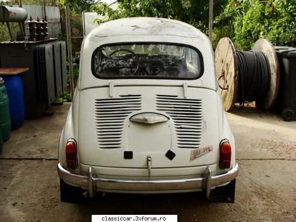 FIAT-ul 600 al lui Marczello - Masina e plina de piese si ornamente care mie - Reconditionari si Restaurari
