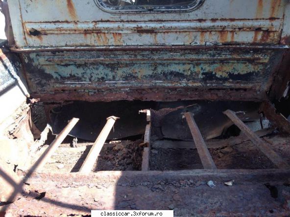 "Fabrica" de la Lonea - Dupa cum am mai spus camioneta deja nu mai are - Reconditionari si Restaurari