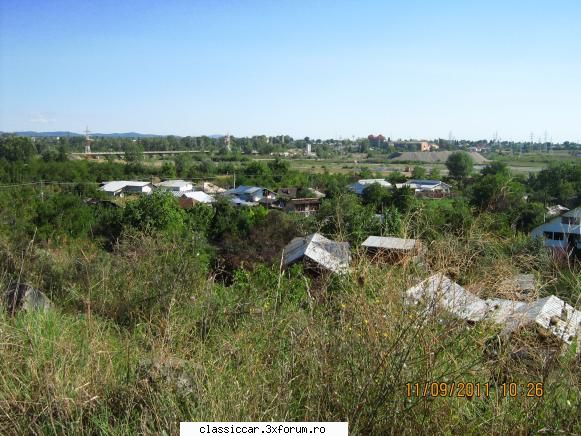 Festivalul cascavelei - Valea Prahovei la intrarea in Floresti . Undeva - Drumetii prin Mioritic