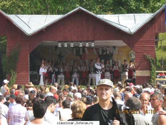 Festivalul cascavelei - Estrada unde era o muzica si dans popular f - Drumetii prin Mioritic