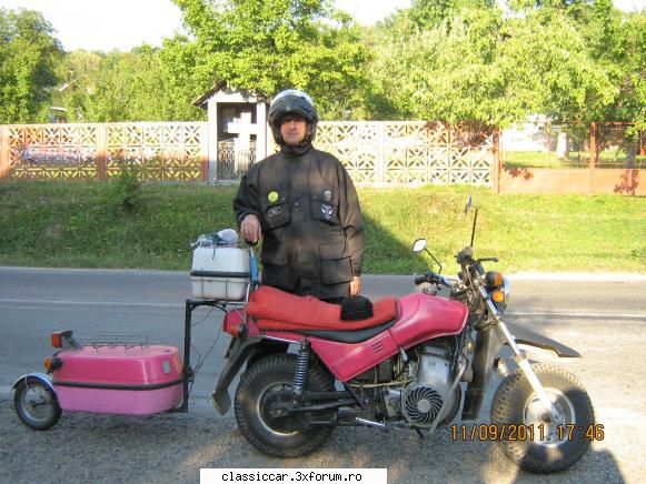 Festivalul cascavelei - La 40 km de casa (in Moroieni) - Drumetii prin Mioritic