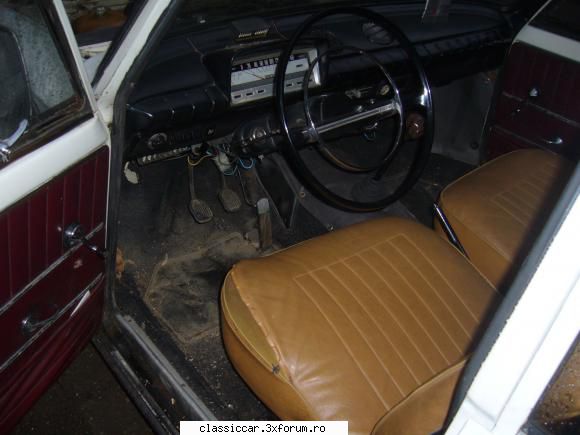 Fiat 124 - interiorul destul de "bricolat" al masinii - Prezentare masini
