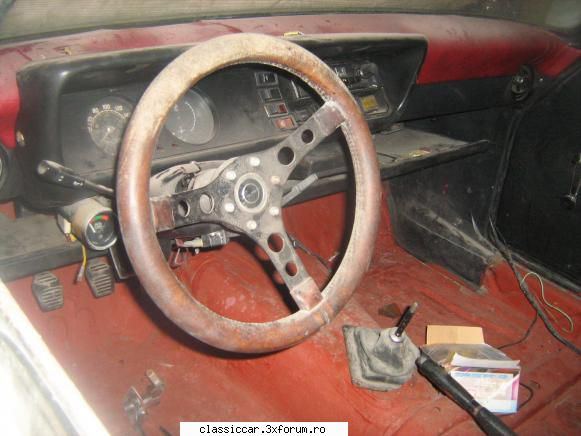 Ford Capri mk1 gt - Si in interior,dupa cum se vede este mult praf - Prezentare masini