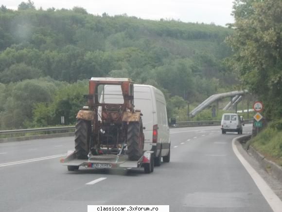 Gasite prin tara - un tractor la intrare in Deva - Am vazut prin Romania