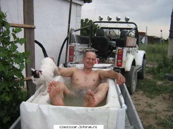 Gaz 6x6 la Rusi - care ascunde o cada si un dus ... asta da - Din lumea larga