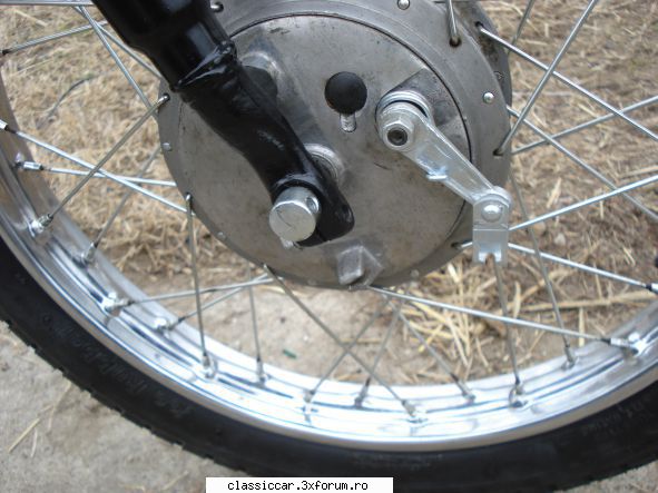 Hoinarul Oltean - roat� fat� detaliu - Prezentare motociclete, motorete si biciclete de colectie