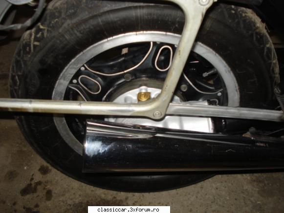 Honda G.L 500 - detalii roat� spate cu butucul - Prezentare motociclete, motorete si biciclete de colectie