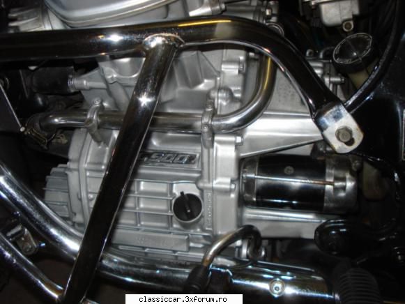 Honda G.L 500 - motor partea st�nga - Prezentare motociclete, motorete si biciclete de colectie
